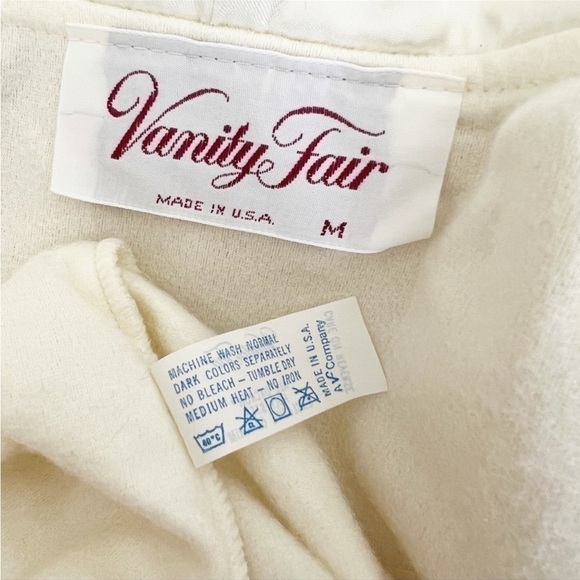 Vintage Vanity Fair Full Length Lace Embroidered Dacron /Polyester Rob NWOT - Picture 8 of 12